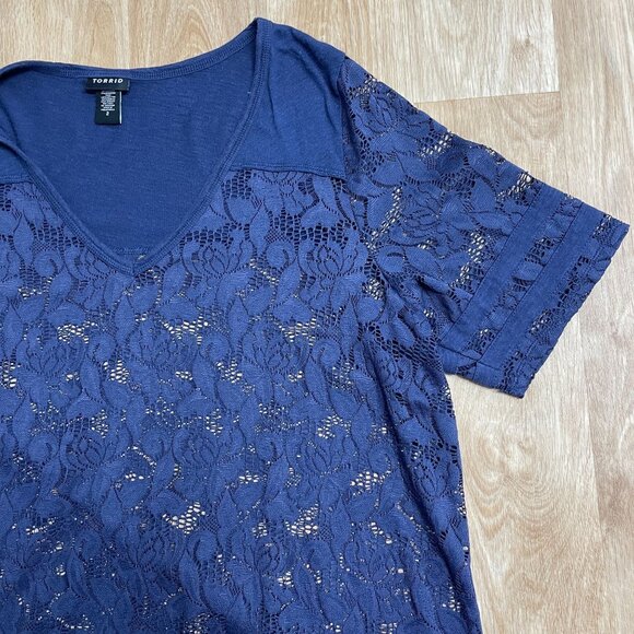 TORRID SHIRT FLORAL SEMI SHEER CUT OUT V-NECK LIGHTWEIGHT STRETCH WOMEN'S 2 (2X) - Picture 6 of 10